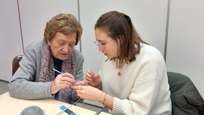 El proyecto Grans Moments se enfoca en las relaciones sociales y en el intercambio intergeneracional, compartiendo aficiones.