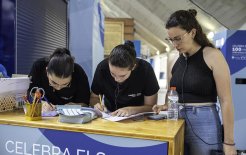 Clínica del Remei celebra su centenario - el equipo de bienvenida (Tàndem Projects)