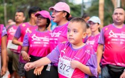 Distintos tipos de público, desde niños a personas mayores, disfrutaron de la carrera.