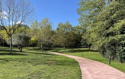 Los jardines, pensados para caminatas y paseos.