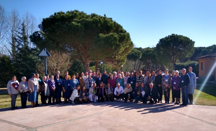 Foto grupal de los asistentes al evento