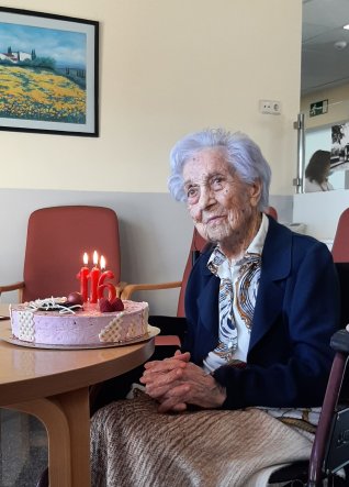 Maria Branyas celebrando su cumpleaños