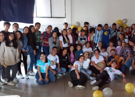 Foto grupal de la Convivencia Juvenil