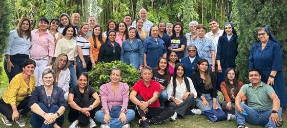 Foto grupal del último día de las Primeras Jornadas Corporativas del IRSJG en Latinoamérica.